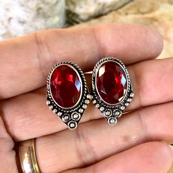 Gorgeous Faceted red crystal silver plated earrings. Beautiful setting - Picture 2 of 5